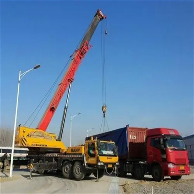 安平吊车出租吊装大件的时候的注意事项